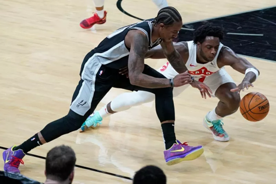 举起的32 举起的32