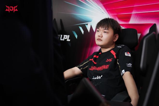 引入年轻而 引入年轻而