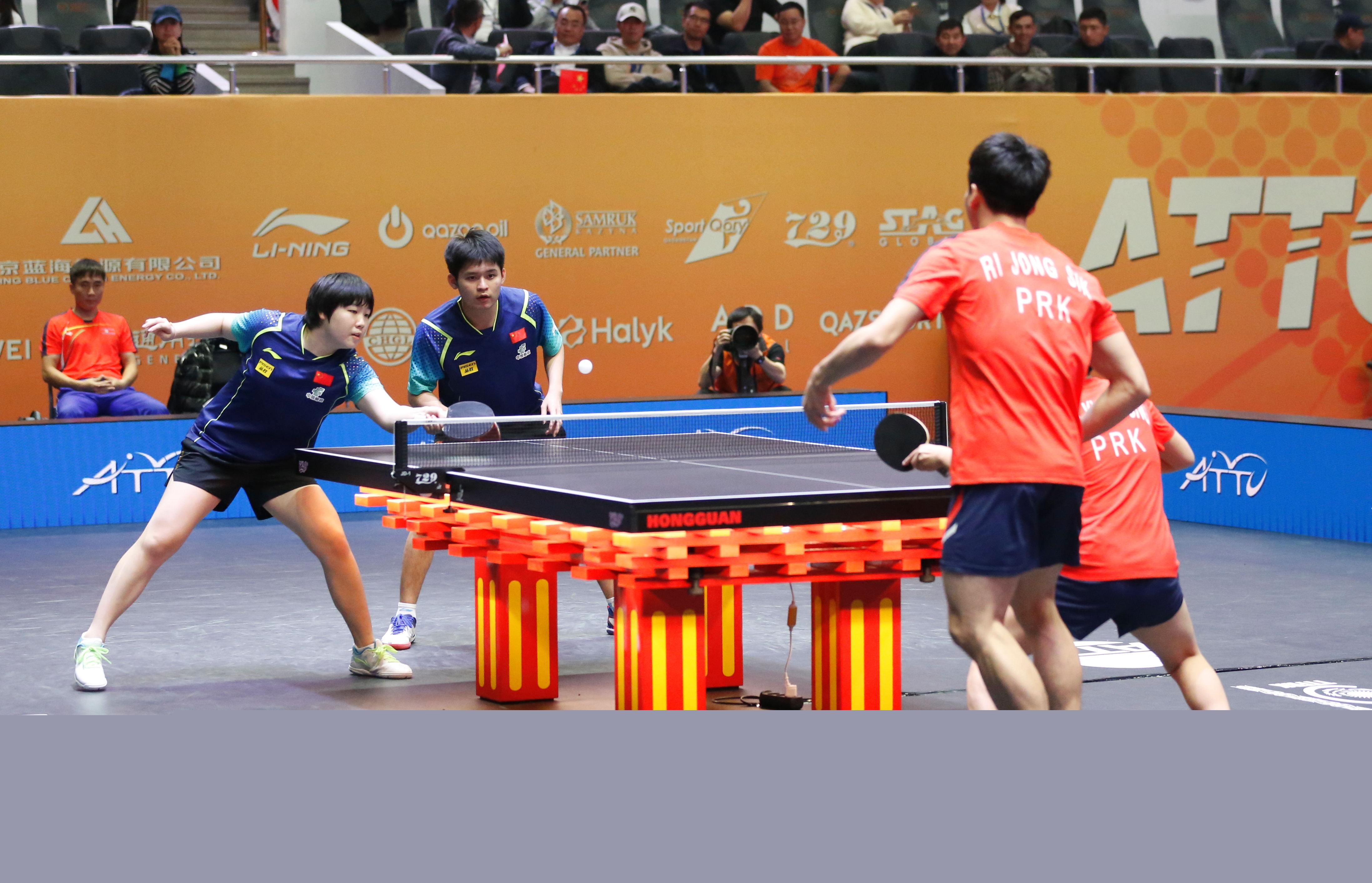 短发似乎成 短发似乎成